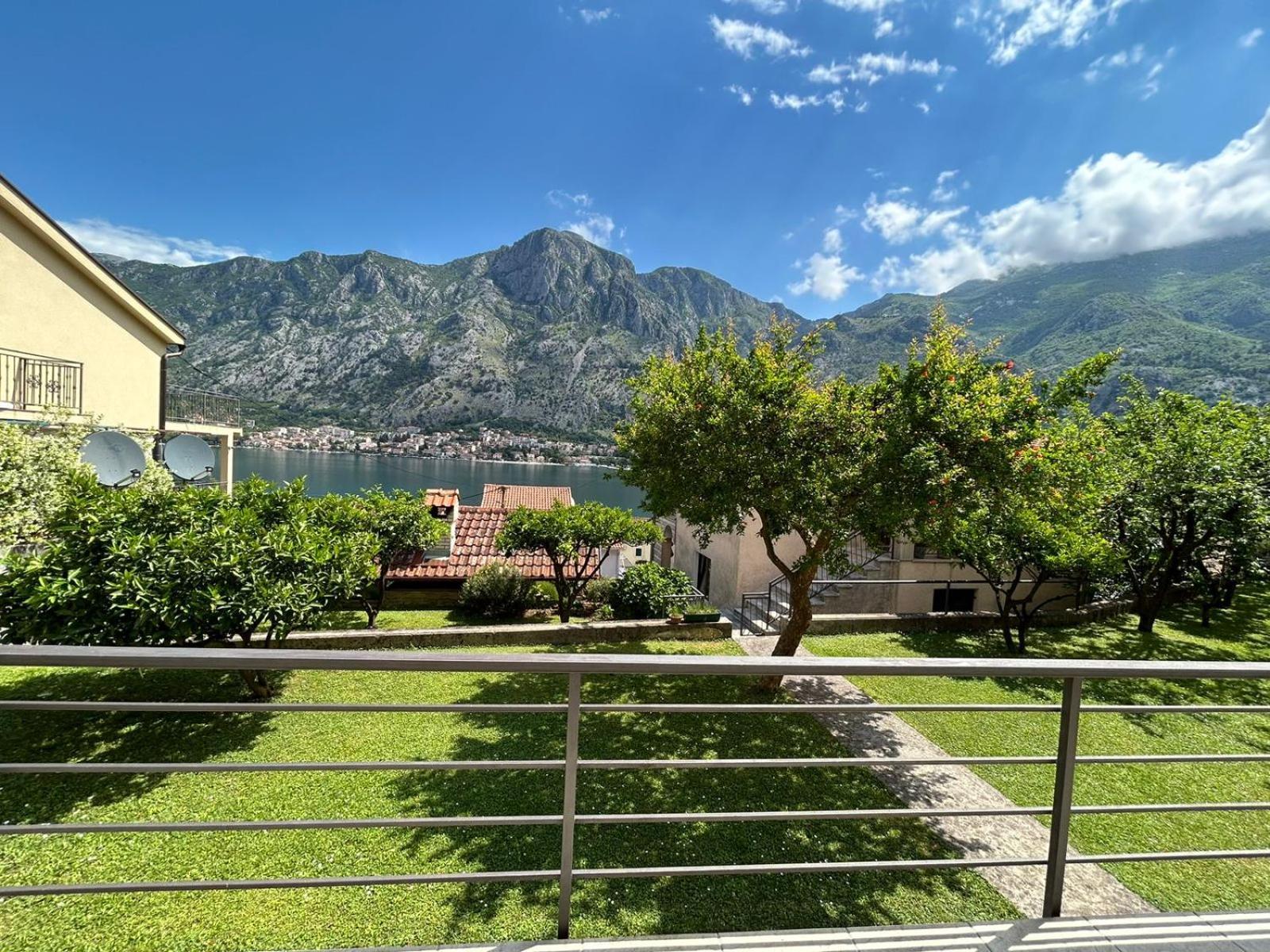 Apartments Andrija Kotor Luaran gambar