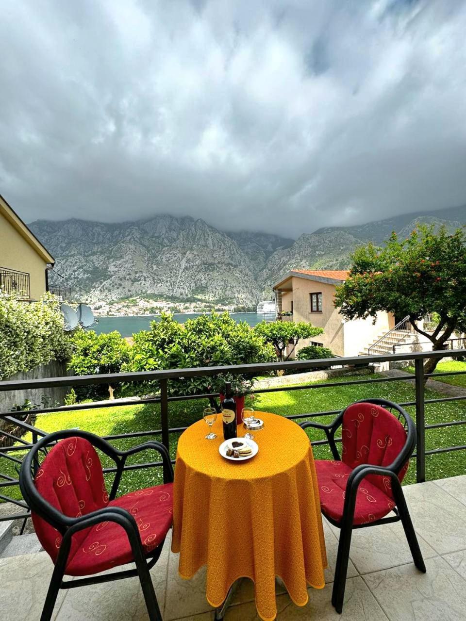 Apartments Andrija Kotor Luaran gambar